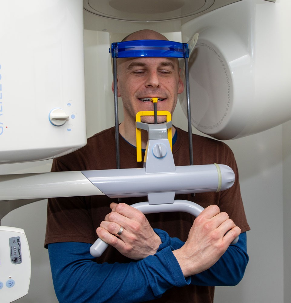 patient in 3d scanning device for dental procedure